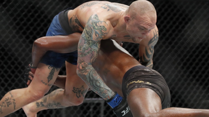 UFC picks Anthony Smith