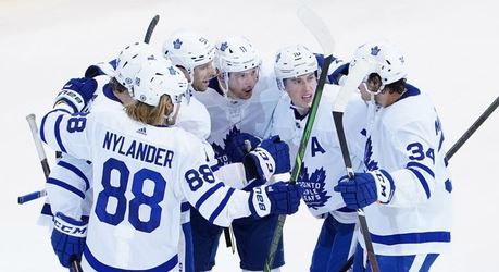 Leafs Celebrate After Goal