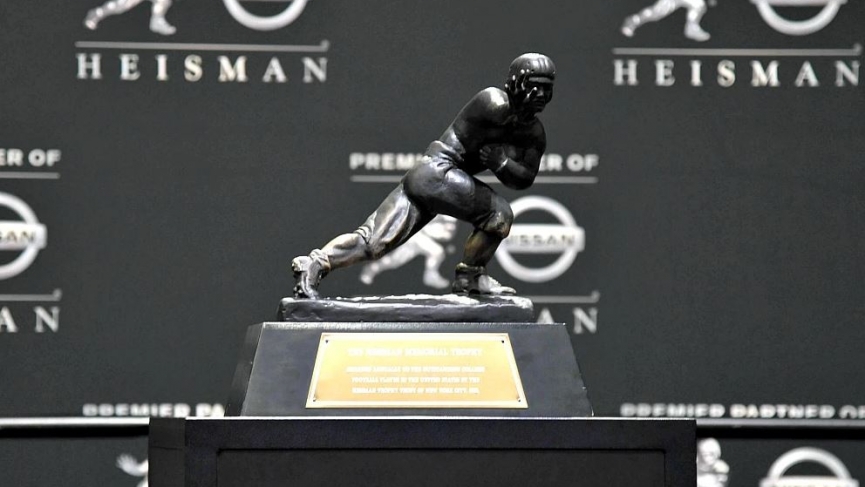 Alabama's DeVonta Smith Now Favored to Win Heisman Trophy 1 Heisman Trophy Odds