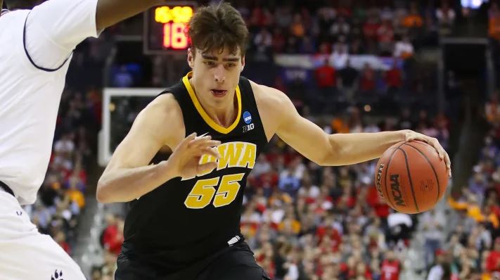 Western Illinois vs Iowa Pick: College Basketball Dec. 3rd 1 Iowa Odds